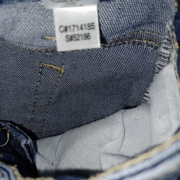 VERSONA EMBELISHED CROP DENIM - Picture 6 of 7